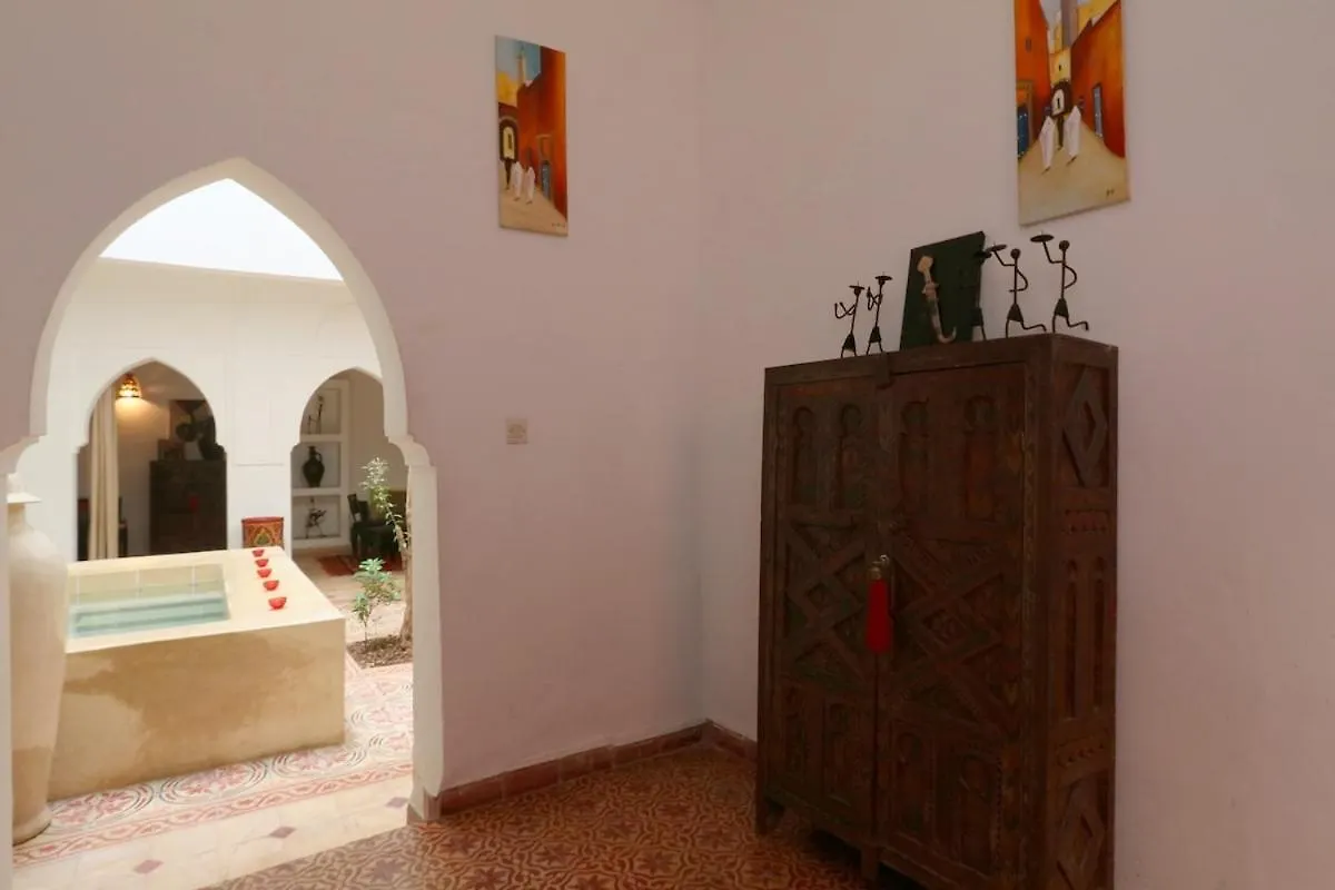 Riad Xcix, Basin, 3 Bedrooms In Medina Excluded Marakeş